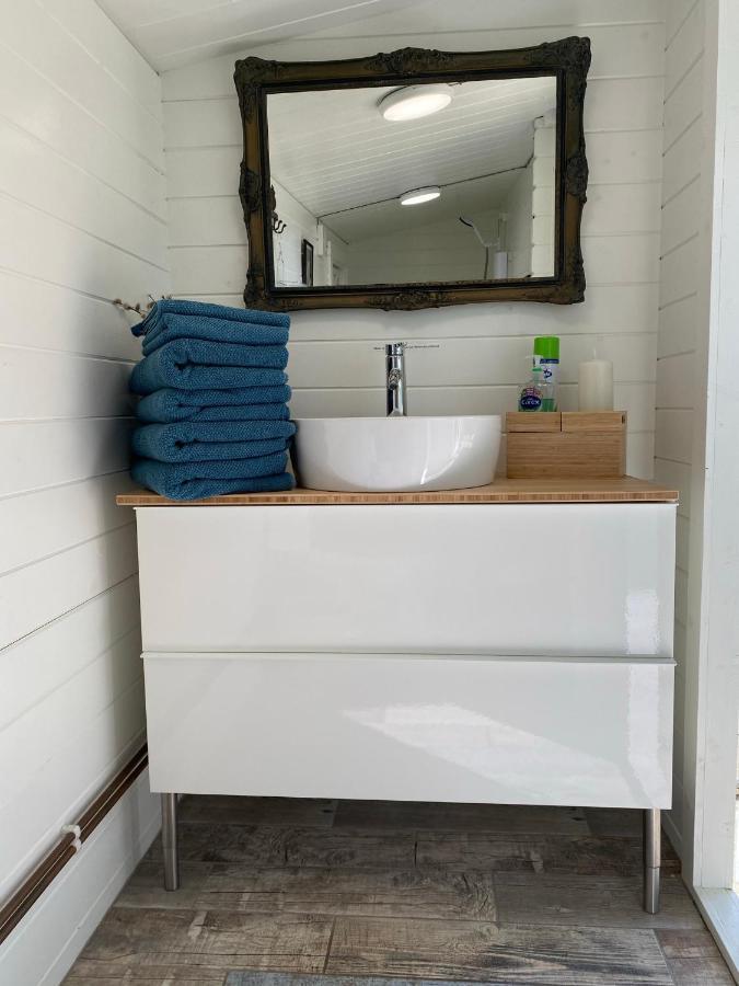 Secret Garden Glamping Hotel Lymington Bagian luar foto