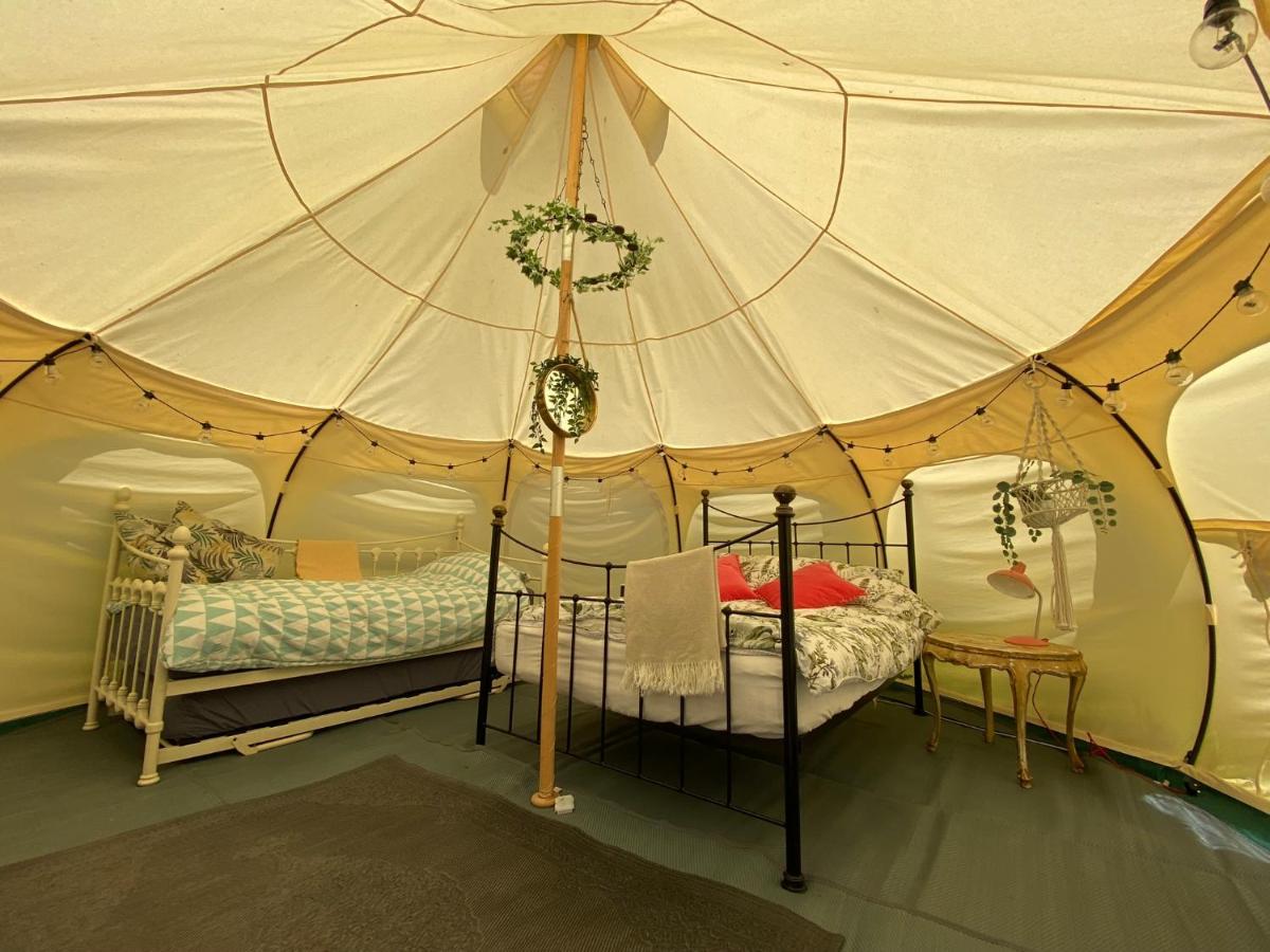 Secret Garden Glamping Hotel Lymington Bagian luar foto
